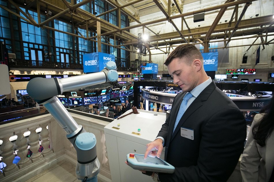 Besondere ehre: universal robots läutet die schlussglocke am new york stock exchange